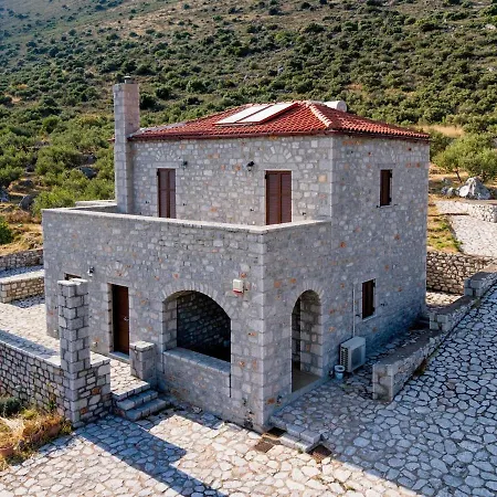 בית נופש Mani Stone Tower- Sea & Mountain Escape By μρs